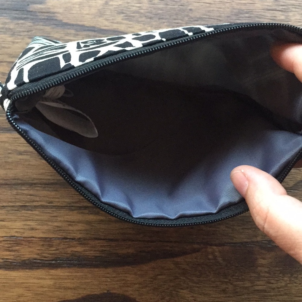 Thirty-One Zipper Pouch - Picture 4 of 4